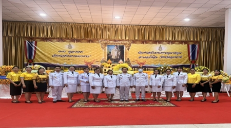 ร่วมพิธีทำบุญตักบาตรถวายพระราชกุศล พระบาทสมเด็จพระบรมชนการิเบศร มหาภูมิพลอดุลยเดชมหาราช บรมนาถบพิตร เนื่องในวันนวมินทรมหาราช